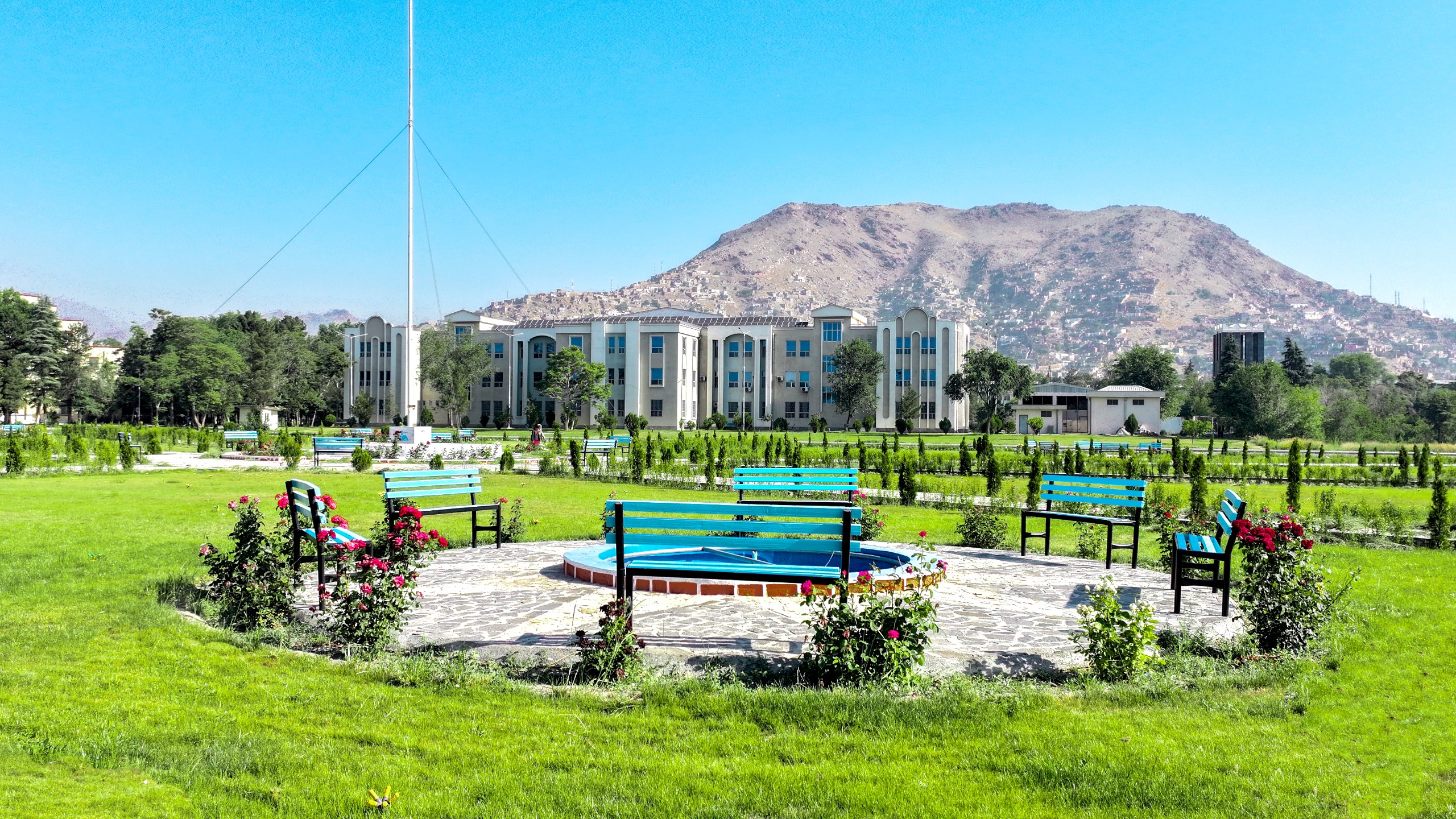 د کمپیوټر ساینس د دکتورا محصلینو او اړوند ادارو ترمنځ علمي ـ څېړنیزه ناسته ترسره شوه انځور
